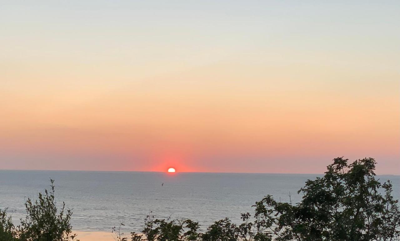 Appartement Face Mer Avec Terrasse Et Parking Trouville-sur-Mer Luaran gambar