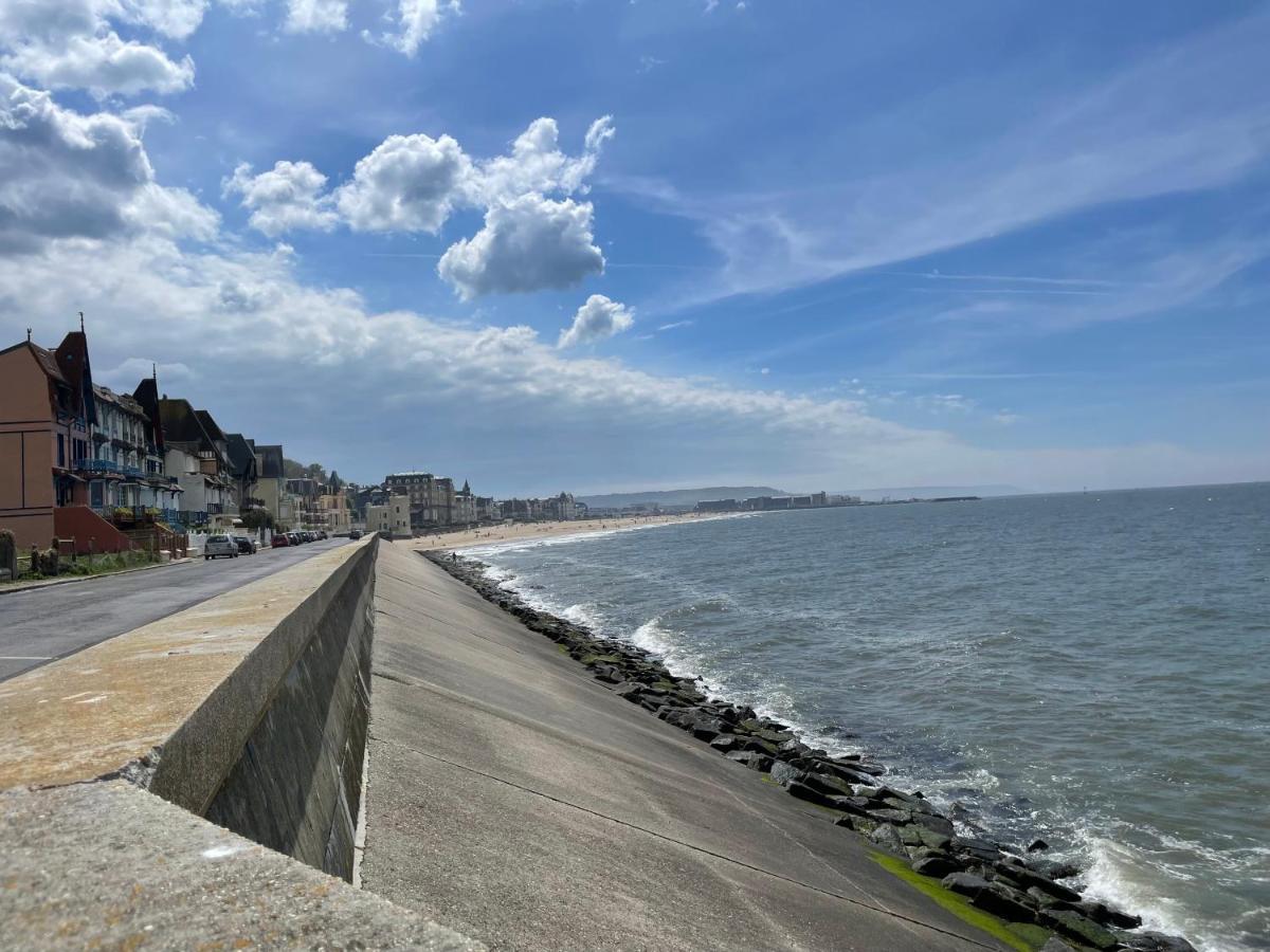 Appartement Face Mer Avec Terrasse Et Parking Trouville-sur-Mer Luaran gambar
